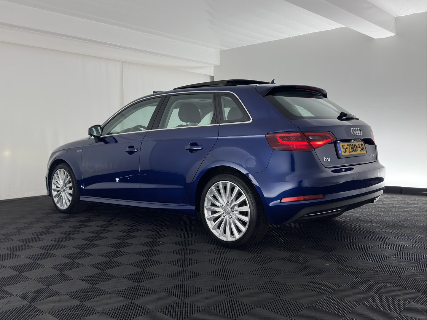 Audi A3 Sportback 1.4 e-tron PHEV Ambition Pro Line plus (Plug-in) Aut. *PANO | FULL-LED | BANG&OLUFSEN | SPORT-SEATS | DAB+ | KEYLESS | NAVI-FULLMAP | ECC | PDC | CRUISE | 18''ALU*