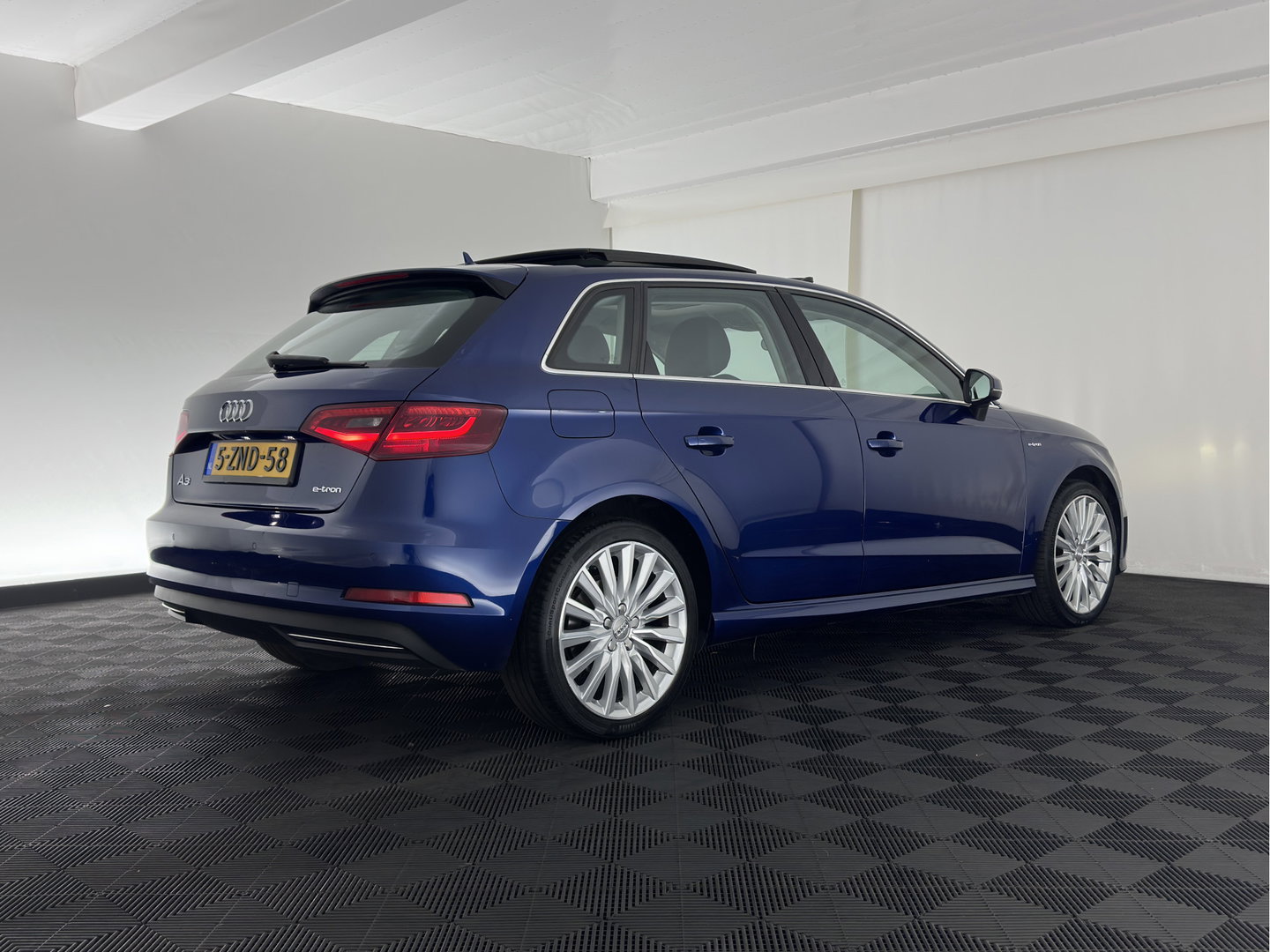Audi A3 Sportback 1.4 e-tron PHEV Ambition Pro Line plus (Plug-in) Aut. *PANO | FULL-LED | BANG&OLUFSEN | SPORT-SEATS | DAB+ | KEYLESS | NAVI-FULLMAP | ECC | PDC | CRUISE | 18''ALU*