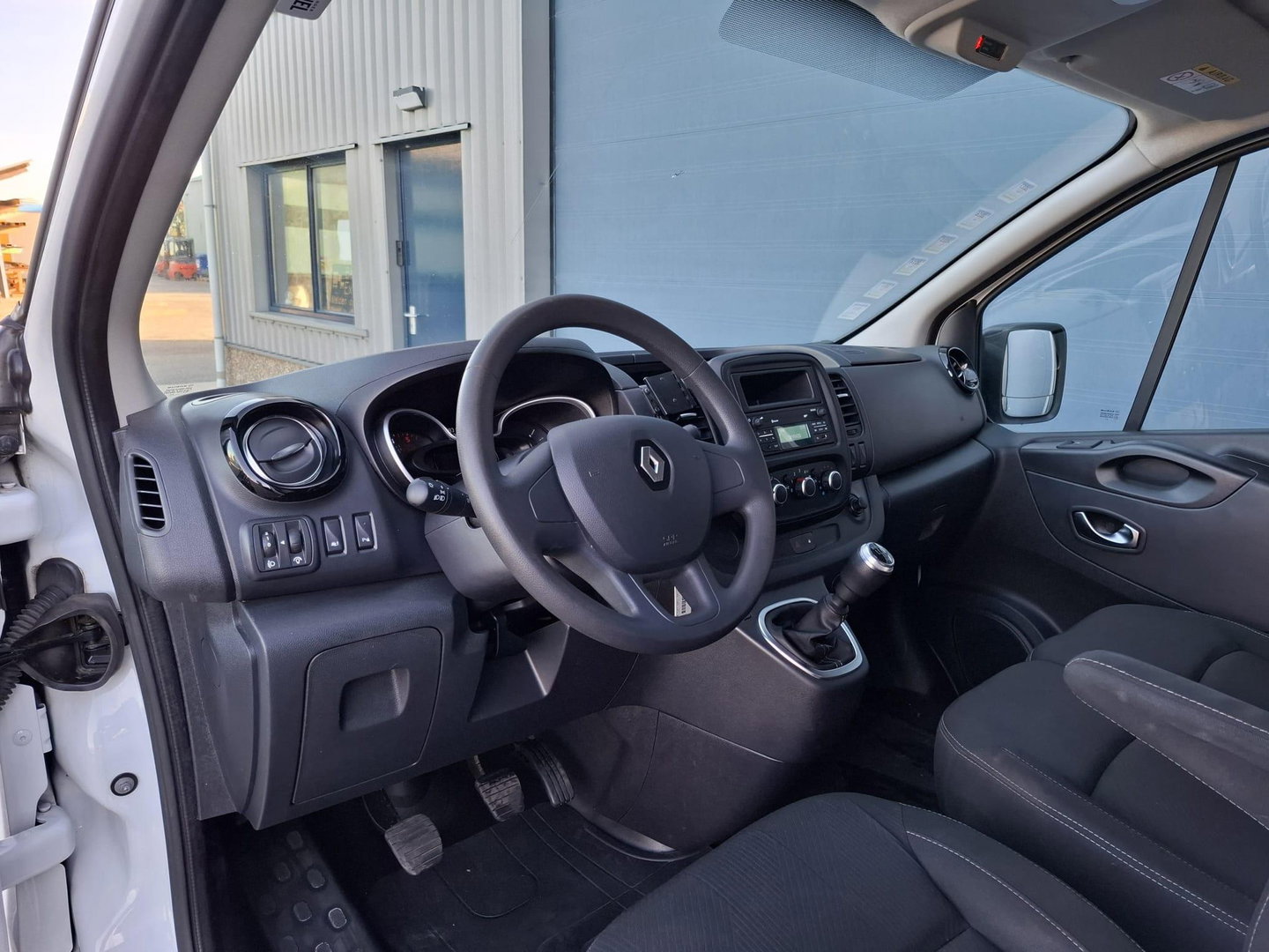 Renault Trafic 2.0 dCi 120 T29 L2H1 Luxe AIRCO / KASTEN INRICHTING / 3 ZITS / IMPERIAL / EURO 6