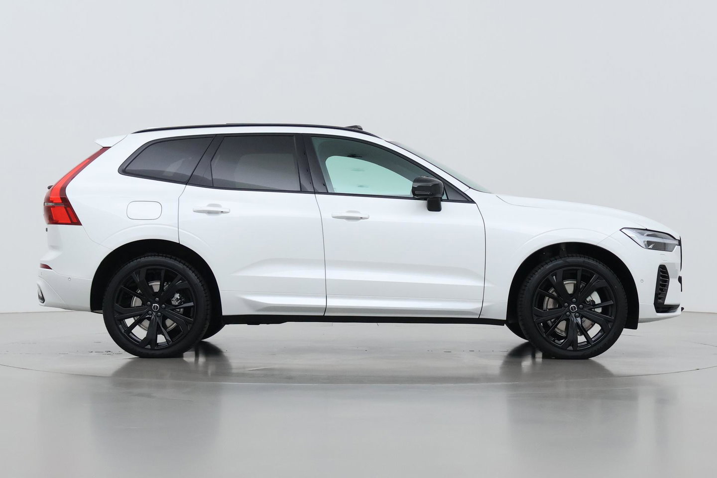 Volvo XC60 T6 Plus Black Edition | Harman/Kardon | Pilot Assist | Panoramadak | 360° Camera | Head-Up | Stoel+Stuurverwarming | 21 Inch
