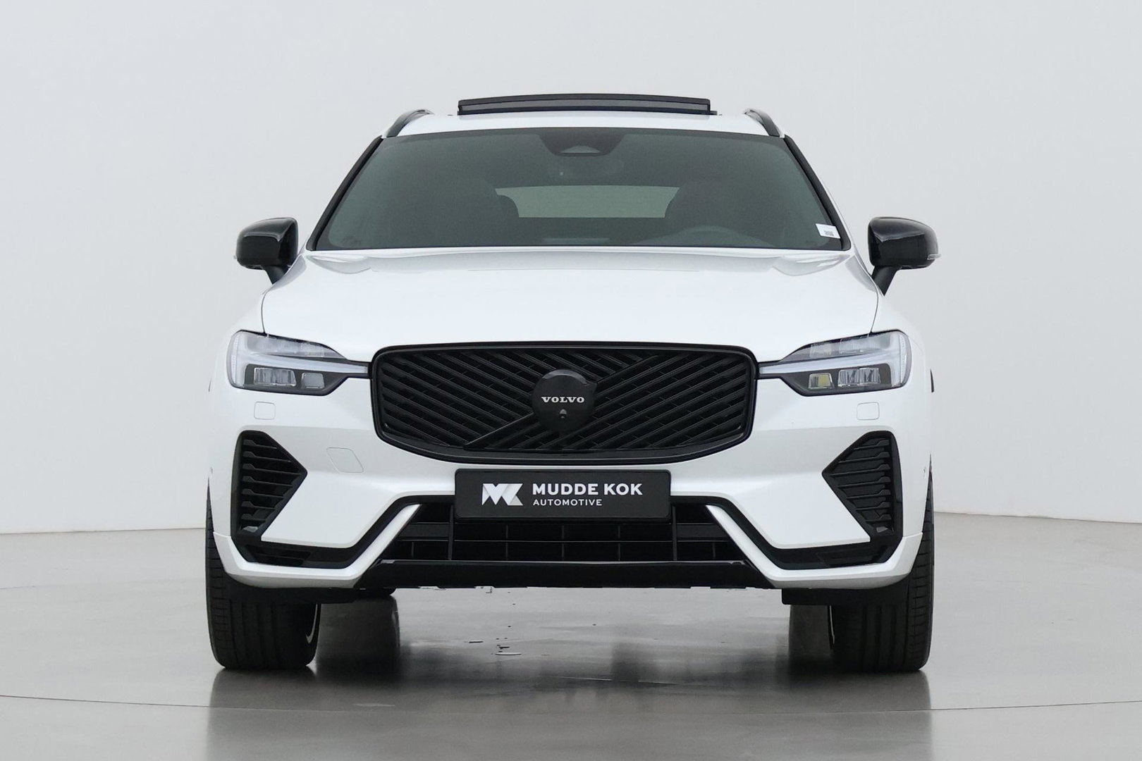 Volvo XC60 T6 Plus Black Edition | Harman/Kardon | Pilot Assist | Panoramadak | 360° Camera | Head-Up | Stoel+Stuurverwarming | 21 Inch
