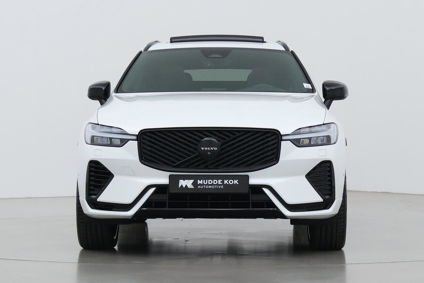 Volvo XC60 T6 Plus Black Edition | Harman/Kardon | Pilot Assist | Panoramadak | 360° Camera | Head-Up | Stoel+Stuurverwarming | 21 Inch