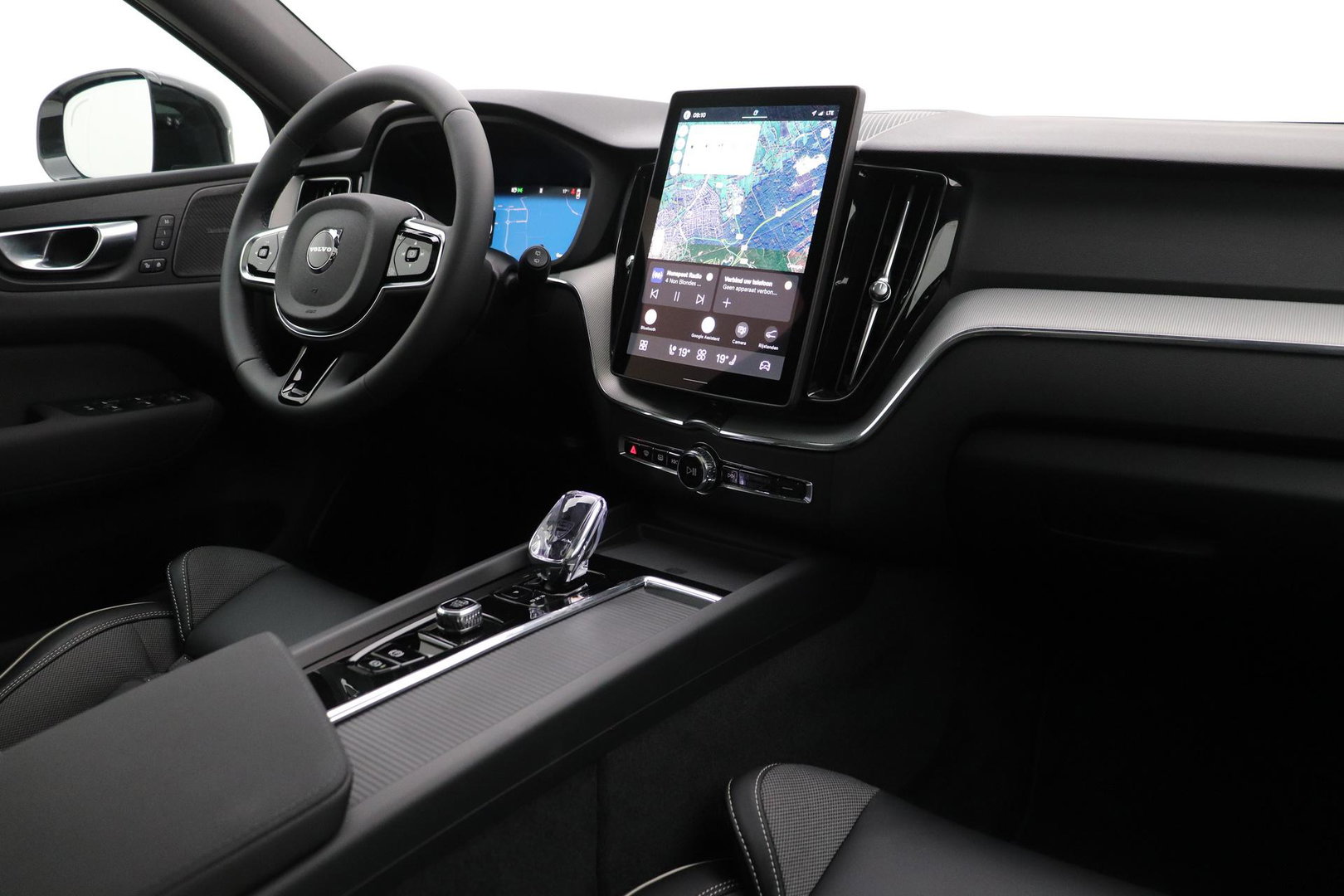 Volvo XC60 T6 Plus Black Edition | Harman/Kardon | Pilot Assist | Panoramadak | 360° Camera | Head-Up | Stoel+Stuurverwarming | 21 Inch