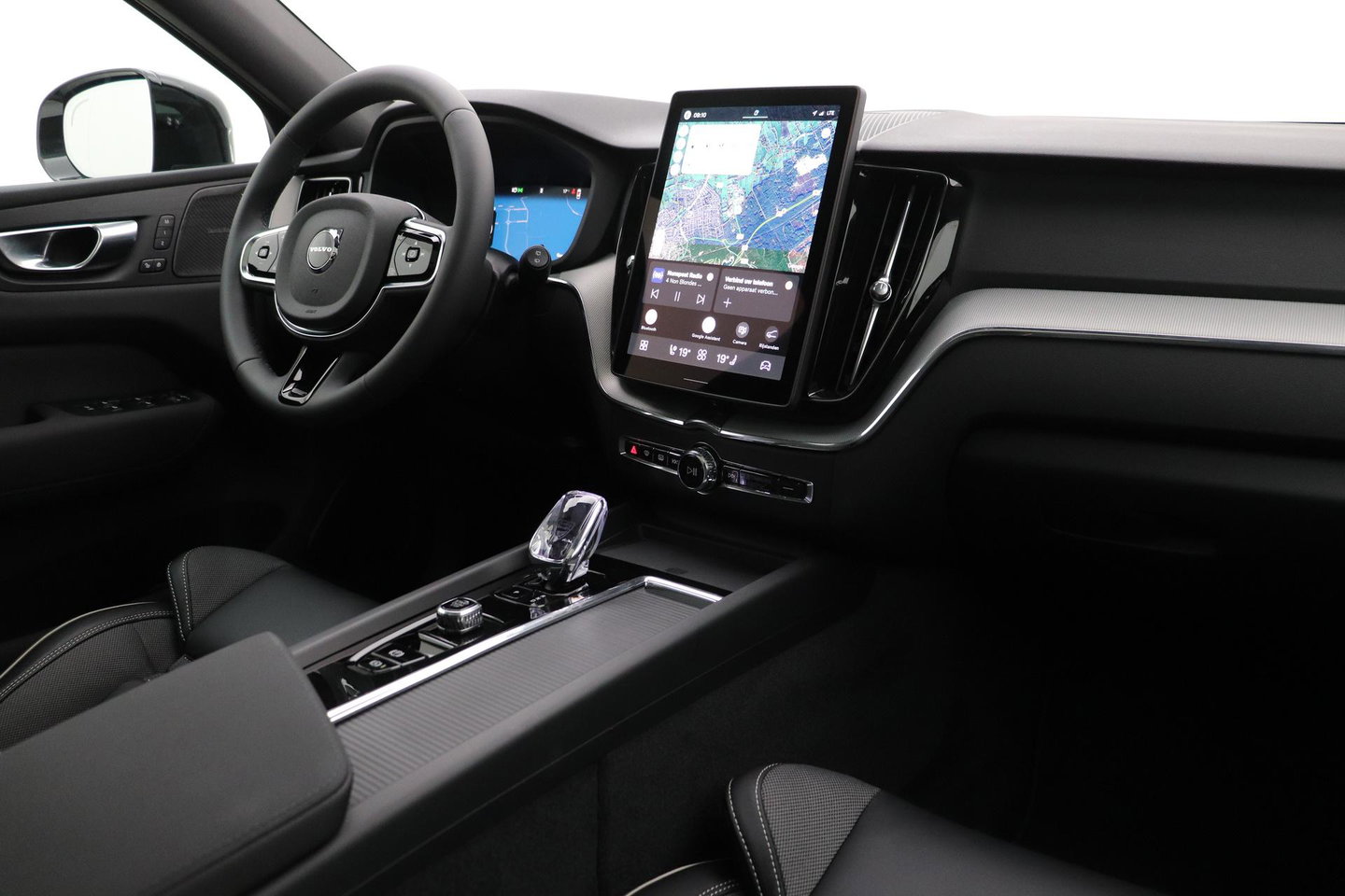 Volvo XC60 T6 Plus Black Edition | Harman/Kardon | Pilot Assist | Panoramadak | 360° Camera | Head-Up | Stoel+Stuurverwarming | 21 Inch