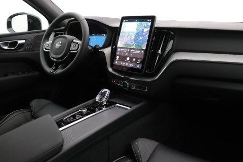 Volvo XC60 T6 Plus Black Edition | Harman/Kardon | Pilot Assist | Panoramadak | 360° Camera | Head-Up | Stoel+Stuurverwarming | 21 Inch