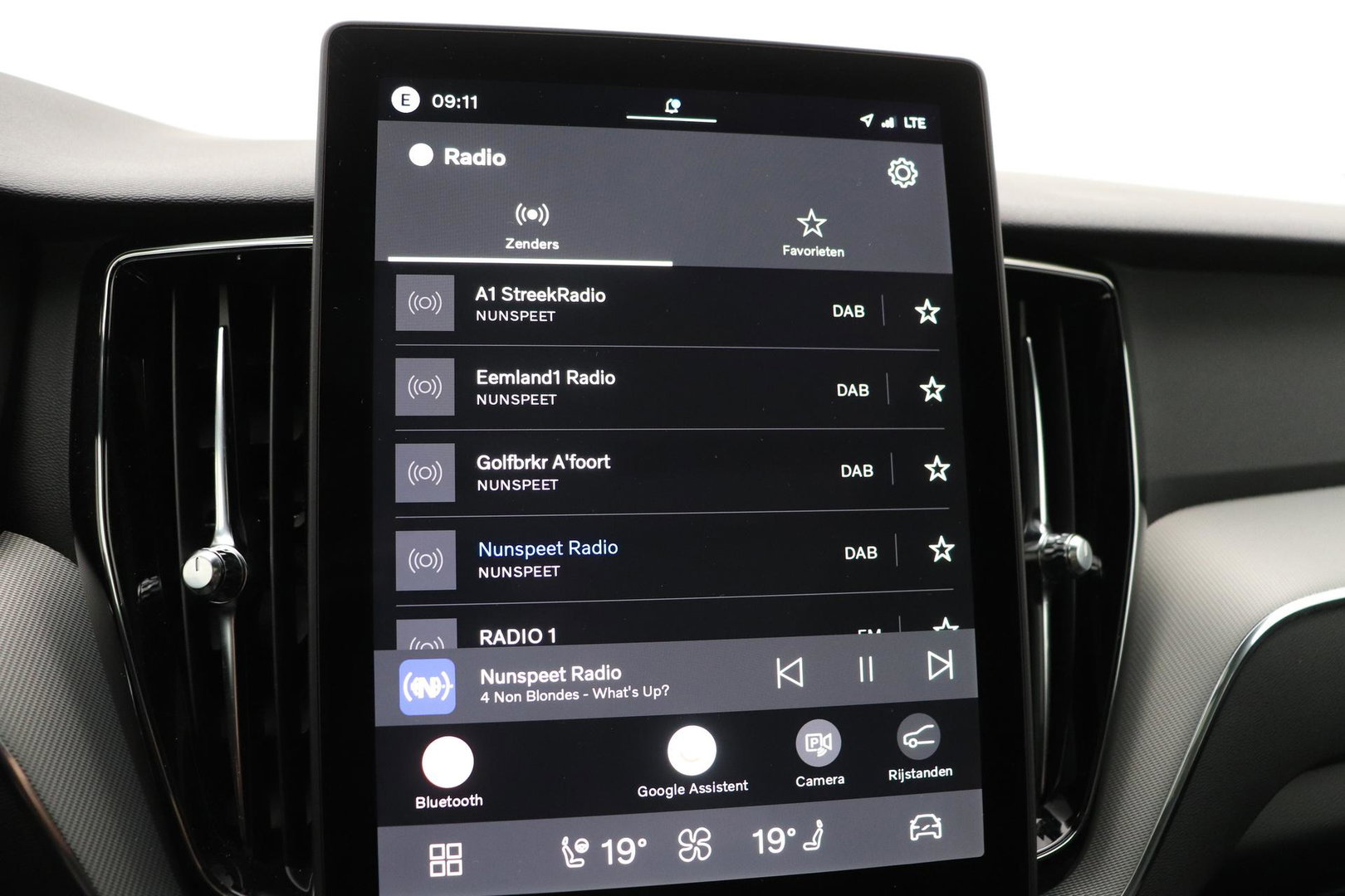 Volvo XC60 T6 Plus Black Edition | Harman/Kardon | Pilot Assist | Panoramadak | 360° Camera | Head-Up | Stoel+Stuurverwarming | 21 Inch
