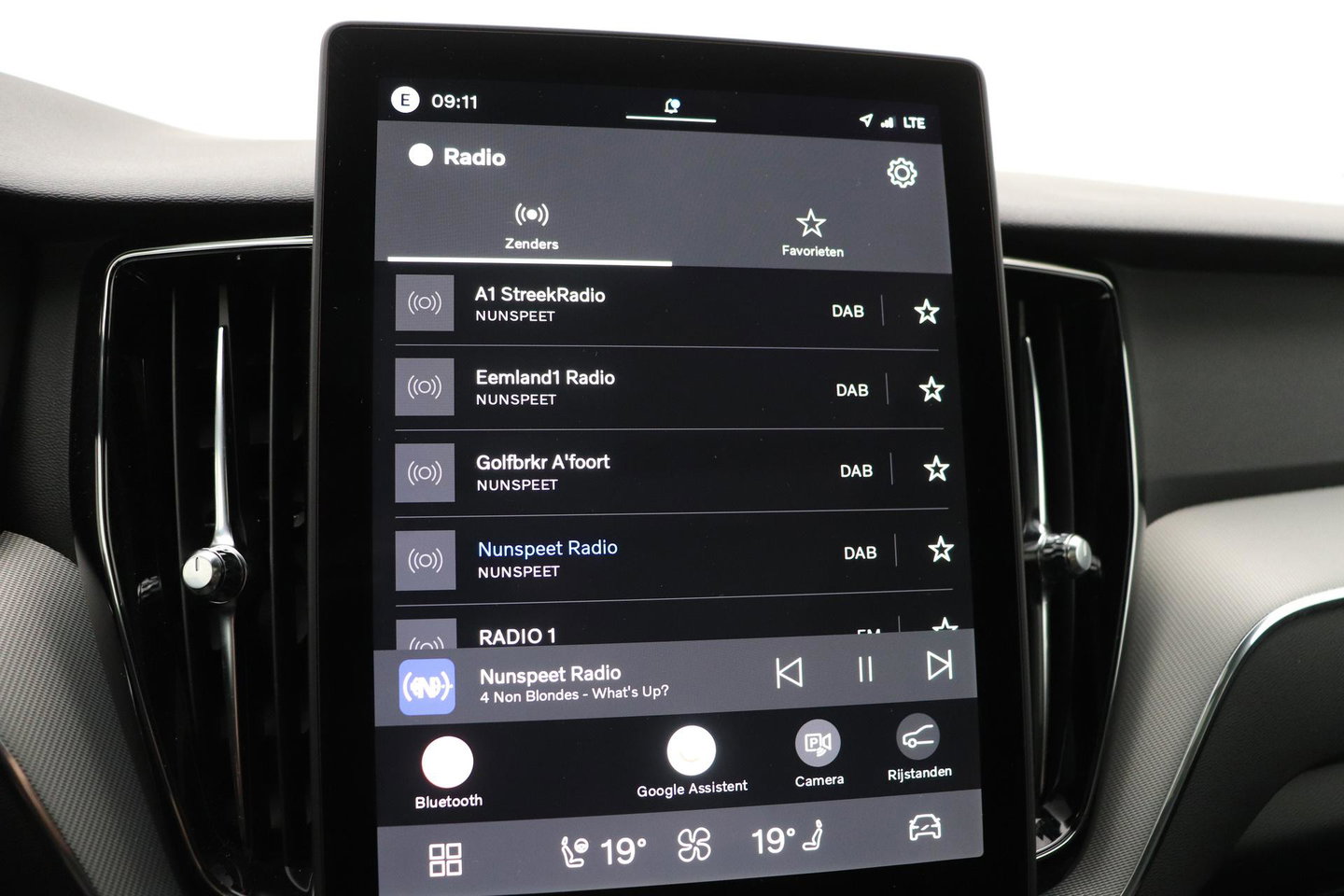 Volvo XC60 T6 Plus Black Edition | Harman/Kardon | Pilot Assist | Panoramadak | 360° Camera | Head-Up | Stoel+Stuurverwarming | 21 Inch
