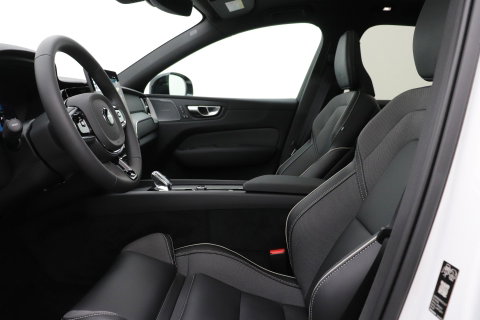 Volvo XC60 T6 Plus Black Edition | Harman/Kardon | Pilot Assist | Panoramadak | 360° Camera | Head-Up | Stoel+Stuurverwarming | 21 Inch