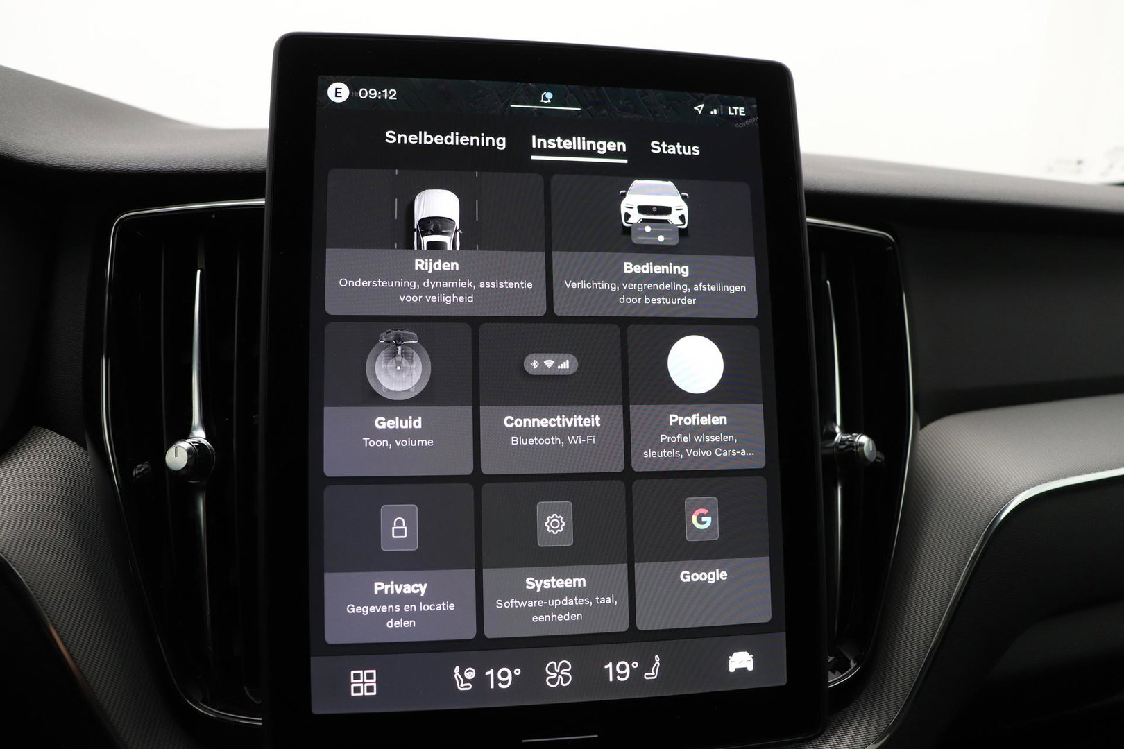 Volvo XC60 T6 Plus Black Edition | Harman/Kardon | Pilot Assist | Panoramadak | 360° Camera | Head-Up | Stoel+Stuurverwarming | 21 Inch