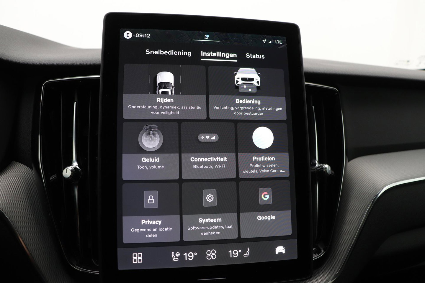 Volvo XC60 T6 Plus Black Edition | Harman/Kardon | Pilot Assist | Panoramadak | 360° Camera | Head-Up | Stoel+Stuurverwarming | 21 Inch
