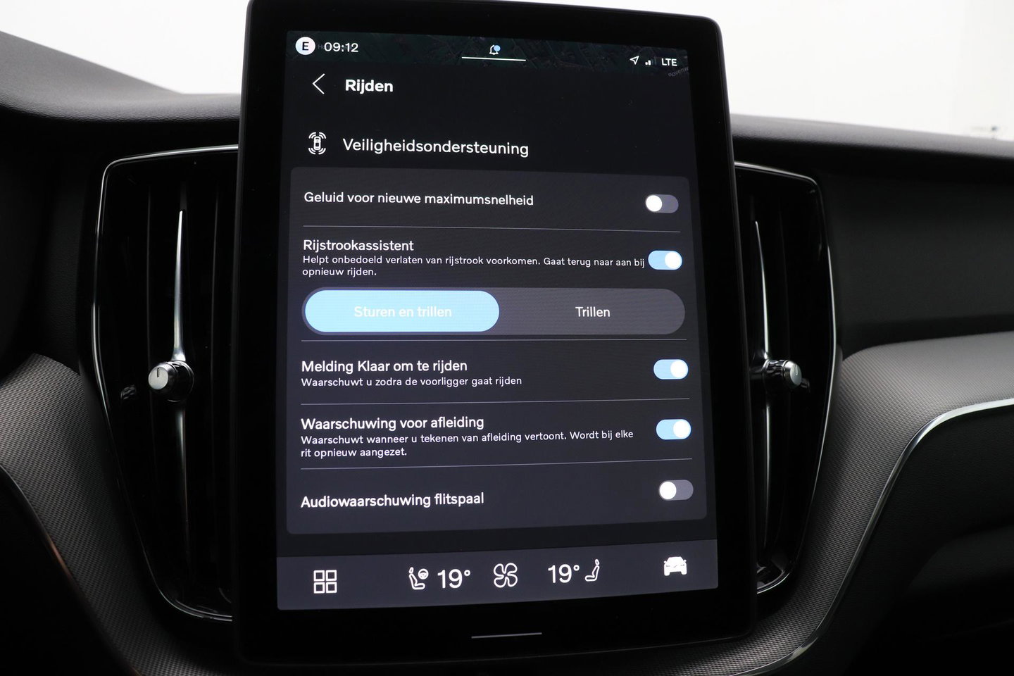 Volvo XC60 T6 Plus Black Edition | Harman/Kardon | Pilot Assist | Panoramadak | 360° Camera | Head-Up | Stoel+Stuurverwarming | 21 Inch