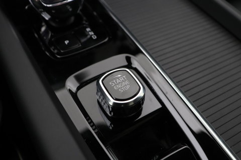 Volvo XC60 T6 Plus Black Edition | Harman/Kardon | Pilot Assist | Panoramadak | 360° Camera | Head-Up | Stoel+Stuurverwarming | 21 Inch