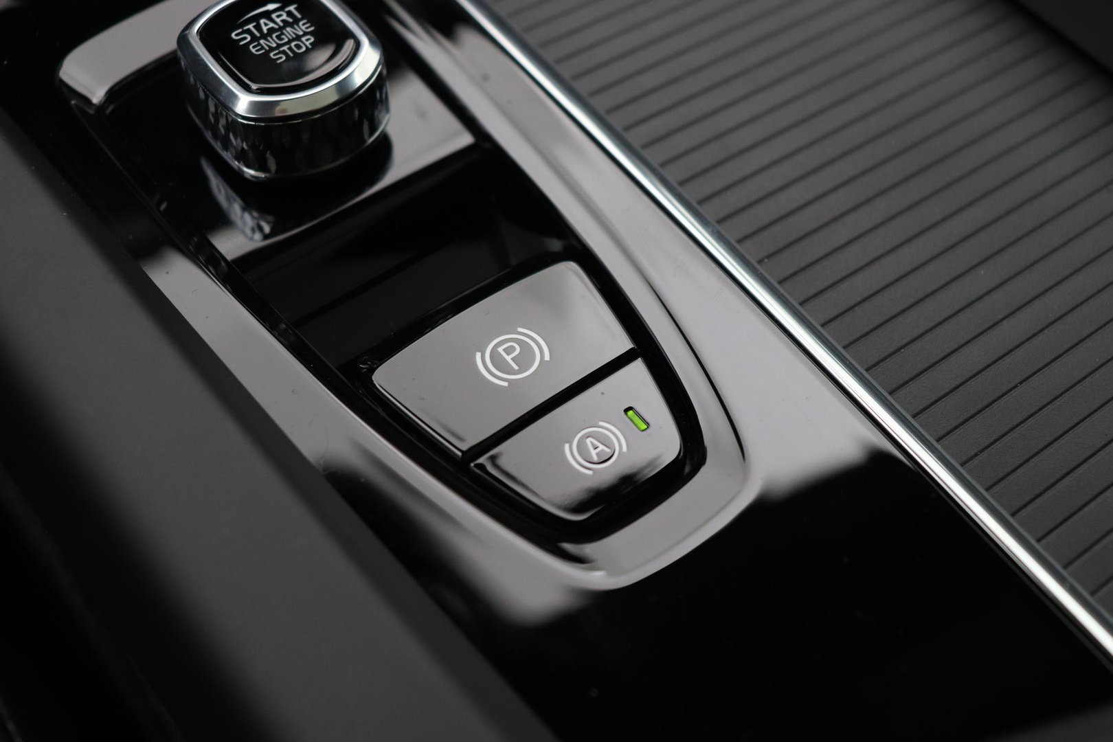 Volvo XC60 T6 Plus Black Edition | Harman/Kardon | Pilot Assist | Panoramadak | 360° Camera | Head-Up | Stoel+Stuurverwarming | 21 Inch
