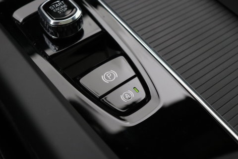 Volvo XC60 T6 Plus Black Edition | Harman/Kardon | Pilot Assist | Panoramadak | 360° Camera | Head-Up | Stoel+Stuurverwarming | 21 Inch