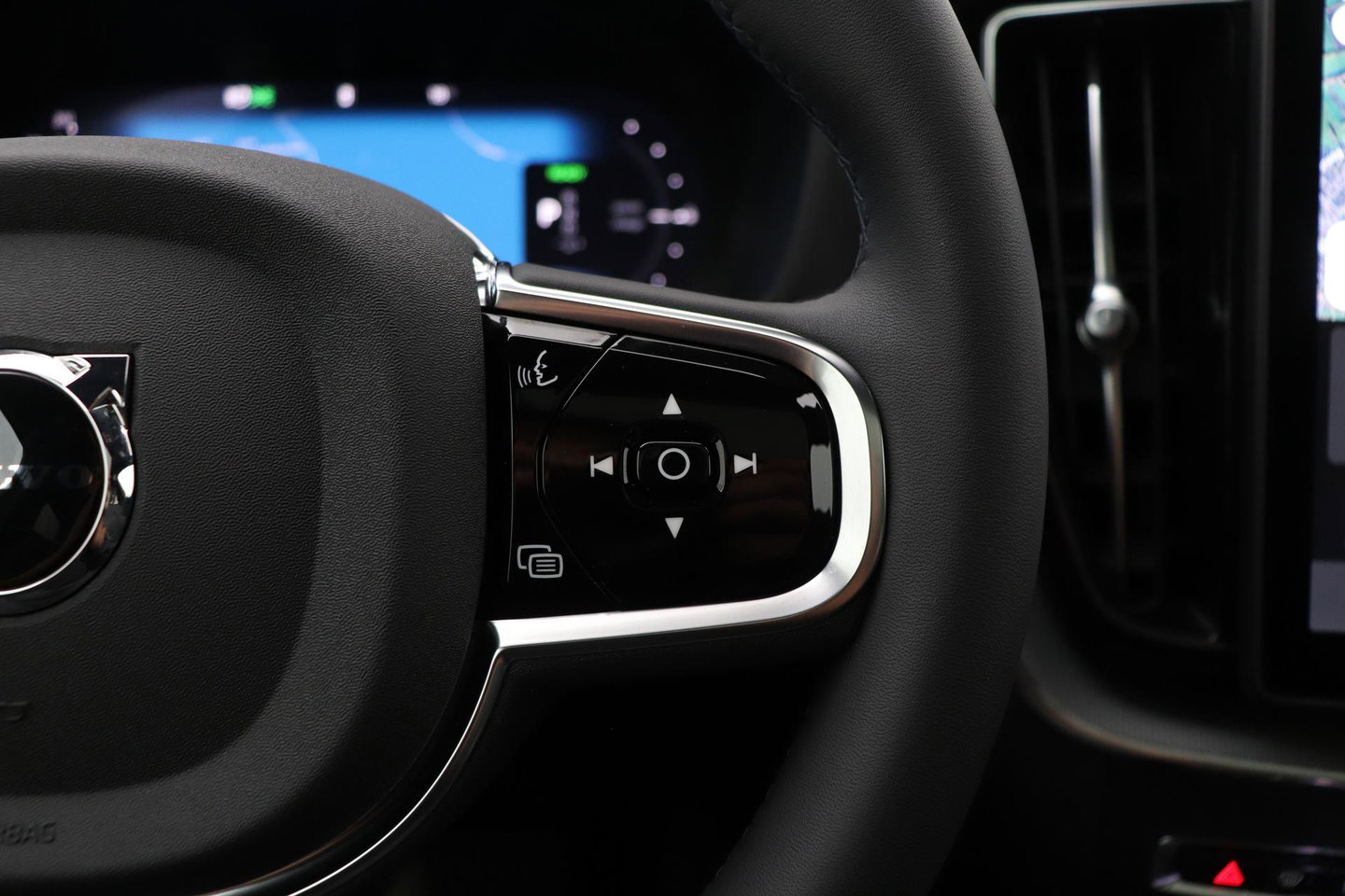 Volvo XC60 T6 Plus Black Edition | Harman/Kardon | Pilot Assist | Panoramadak | 360° Camera | Head-Up | Stoel+Stuurverwarming | 21 Inch