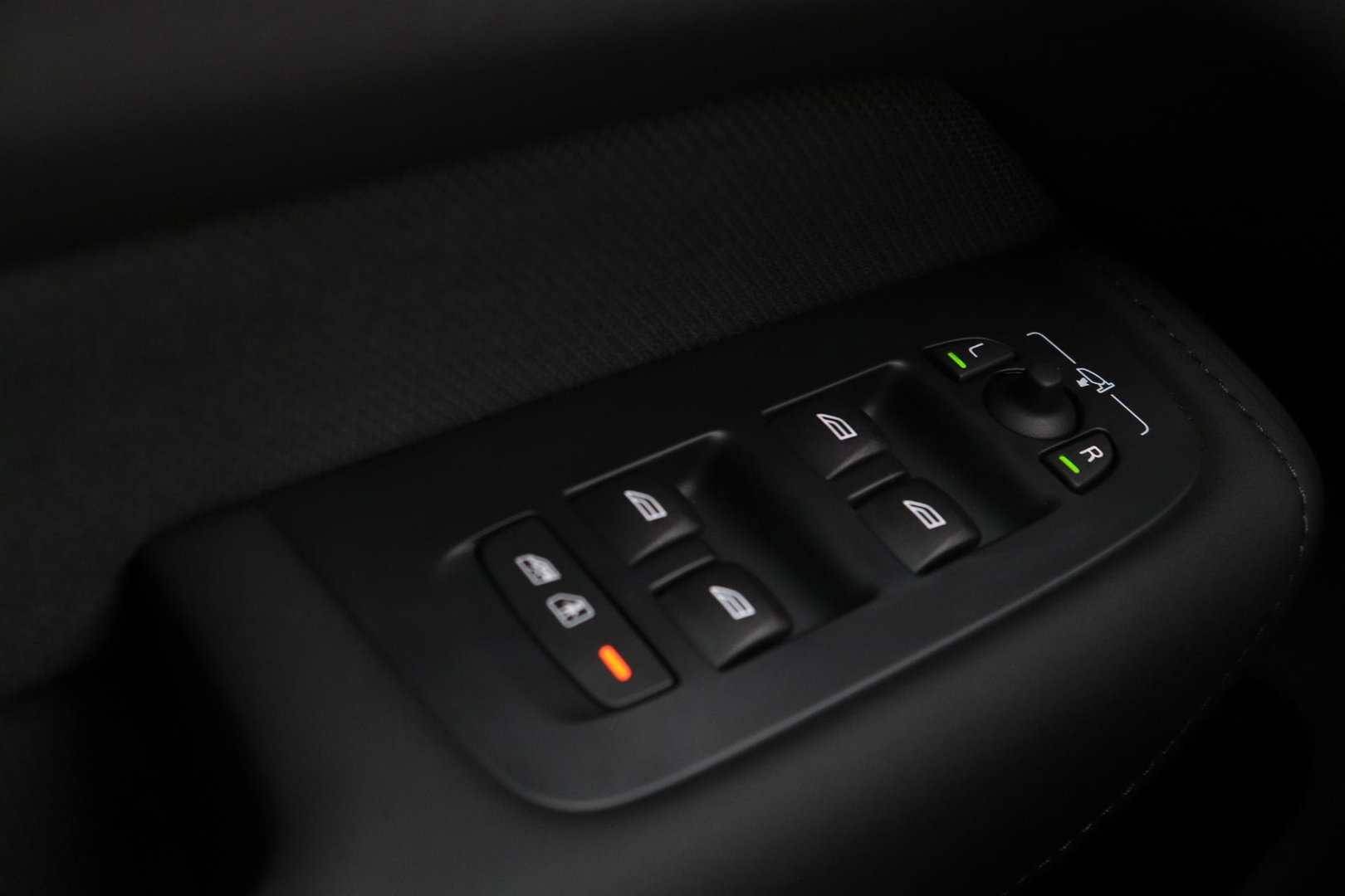 Volvo XC60 T6 Plus Black Edition | Harman/Kardon | Pilot Assist | Panoramadak | 360° Camera | Head-Up | Stoel+Stuurverwarming | 21 Inch