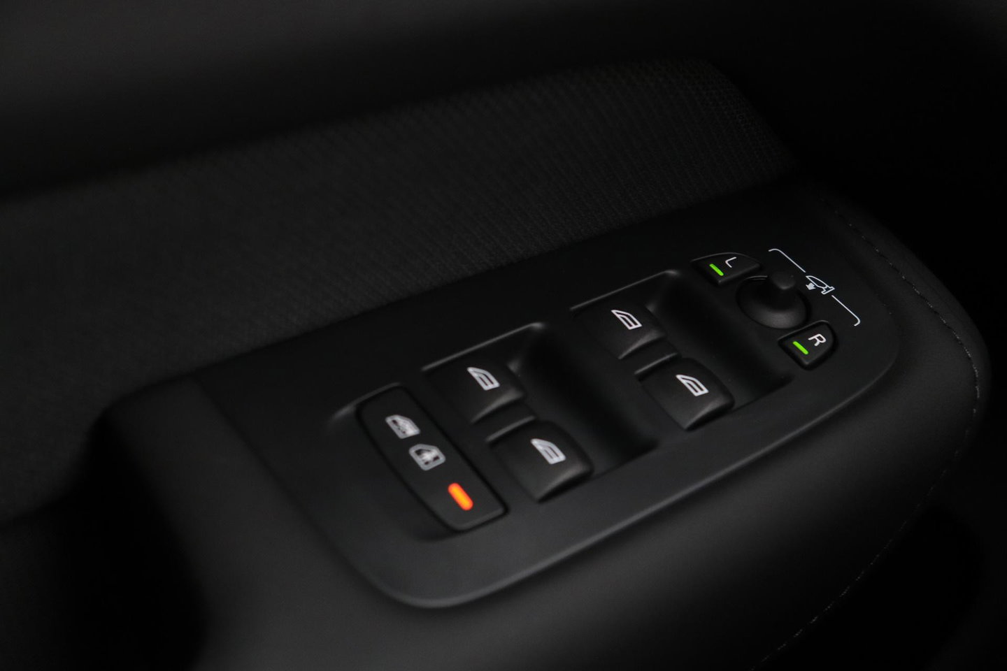 Volvo XC60 T6 Plus Black Edition | Harman/Kardon | Pilot Assist | Panoramadak | 360° Camera | Head-Up | Stoel+Stuurverwarming | 21 Inch