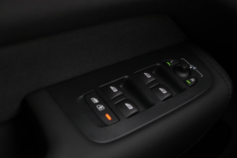 Volvo XC60 T6 Plus Black Edition | Harman/Kardon | Pilot Assist | Panoramadak | 360° Camera | Head-Up | Stoel+Stuurverwarming | 21 Inch