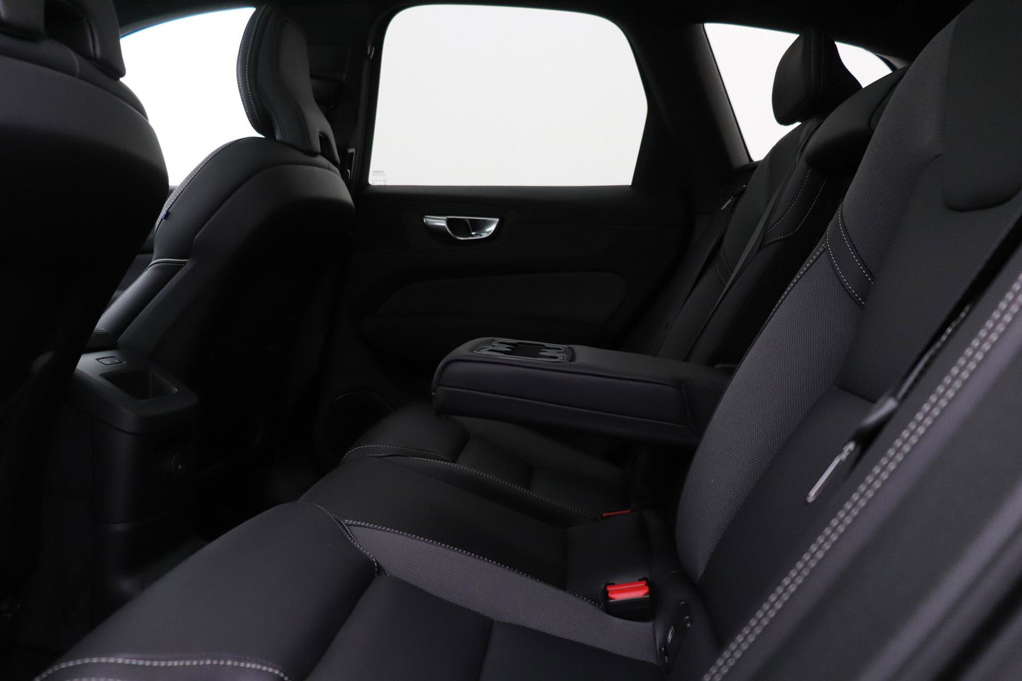 Volvo XC60 T6 Plus Black Edition | Harman/Kardon | Pilot Assist | Panoramadak | 360° Camera | Head-Up | Stoel+Stuurverwarming | 21 Inch