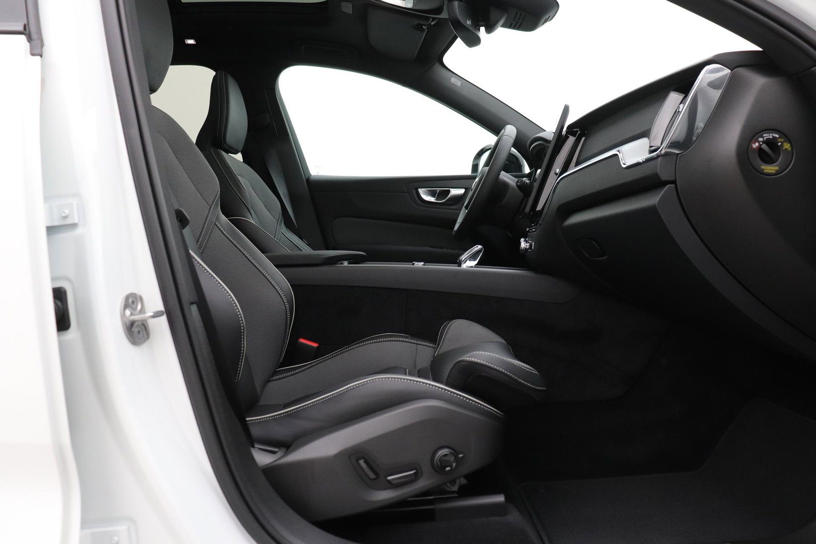 Volvo XC60 T6 Plus Black Edition | Harman/Kardon | Pilot Assist | Panoramadak | 360° Camera | Head-Up | Stoel+Stuurverwarming | 21 Inch