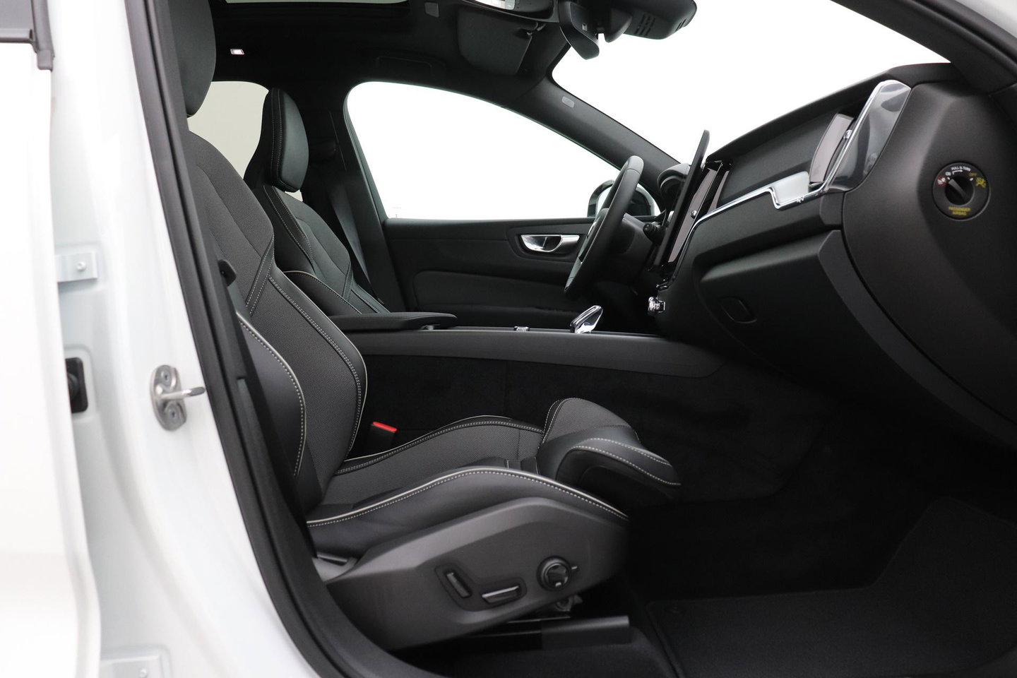 Volvo XC60 T6 Plus Black Edition | Harman/Kardon | Pilot Assist | Panoramadak | 360° Camera | Head-Up | Stoel+Stuurverwarming | 21 Inch