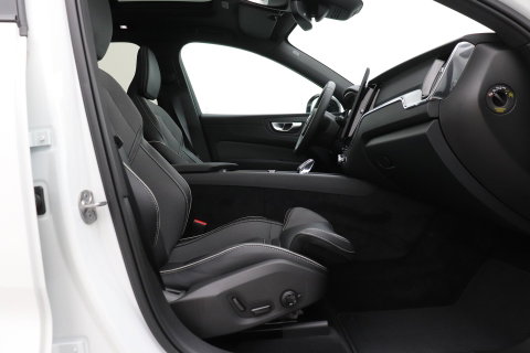 Volvo XC60 T6 Plus Black Edition | Harman/Kardon | Pilot Assist | Panoramadak | 360° Camera | Head-Up | Stoel+Stuurverwarming | 21 Inch
