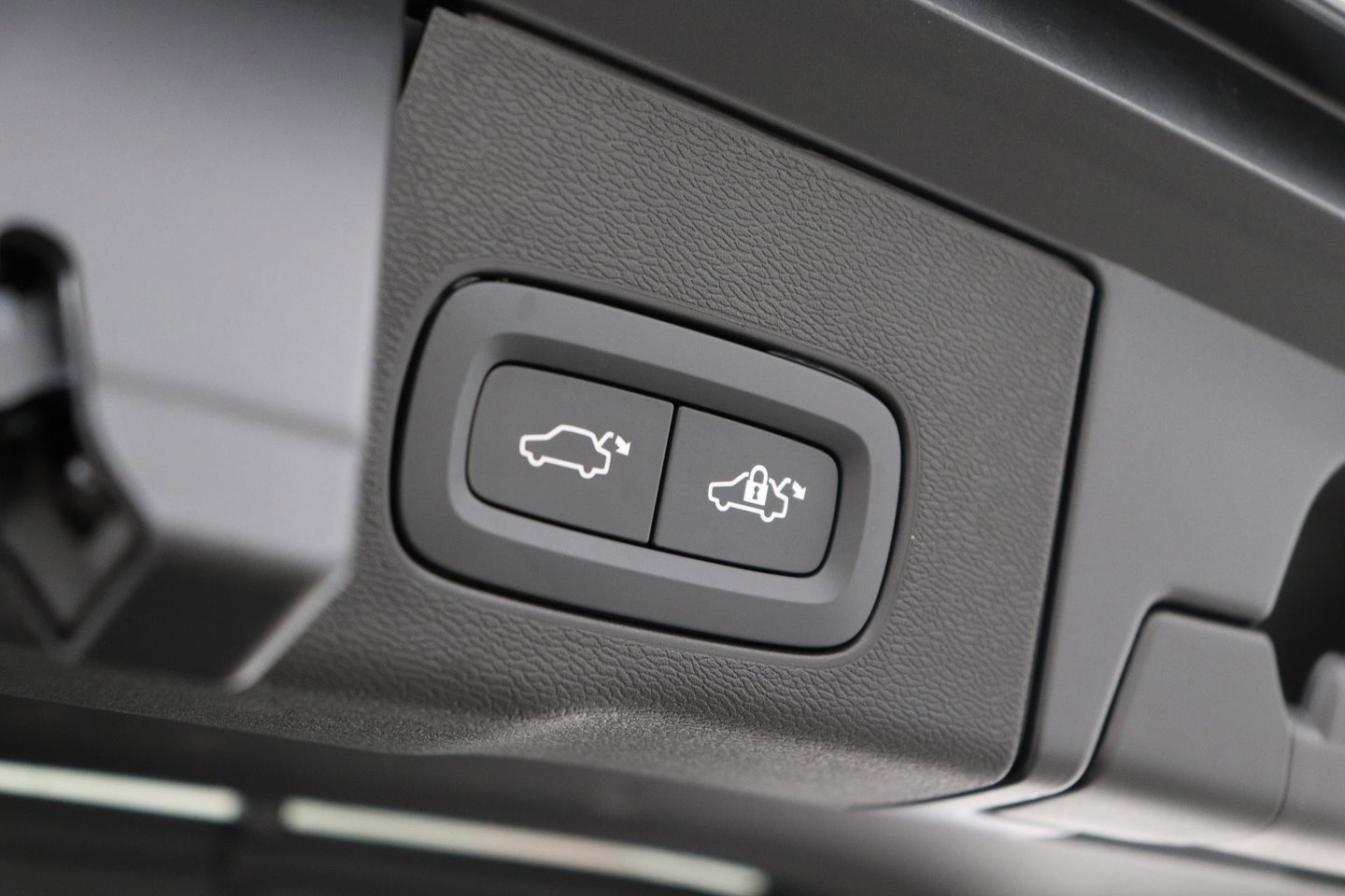 Volvo XC60 T6 Plus Black Edition | Harman/Kardon | Pilot Assist | Panoramadak | 360° Camera | Head-Up | Stoel+Stuurverwarming | 21 Inch