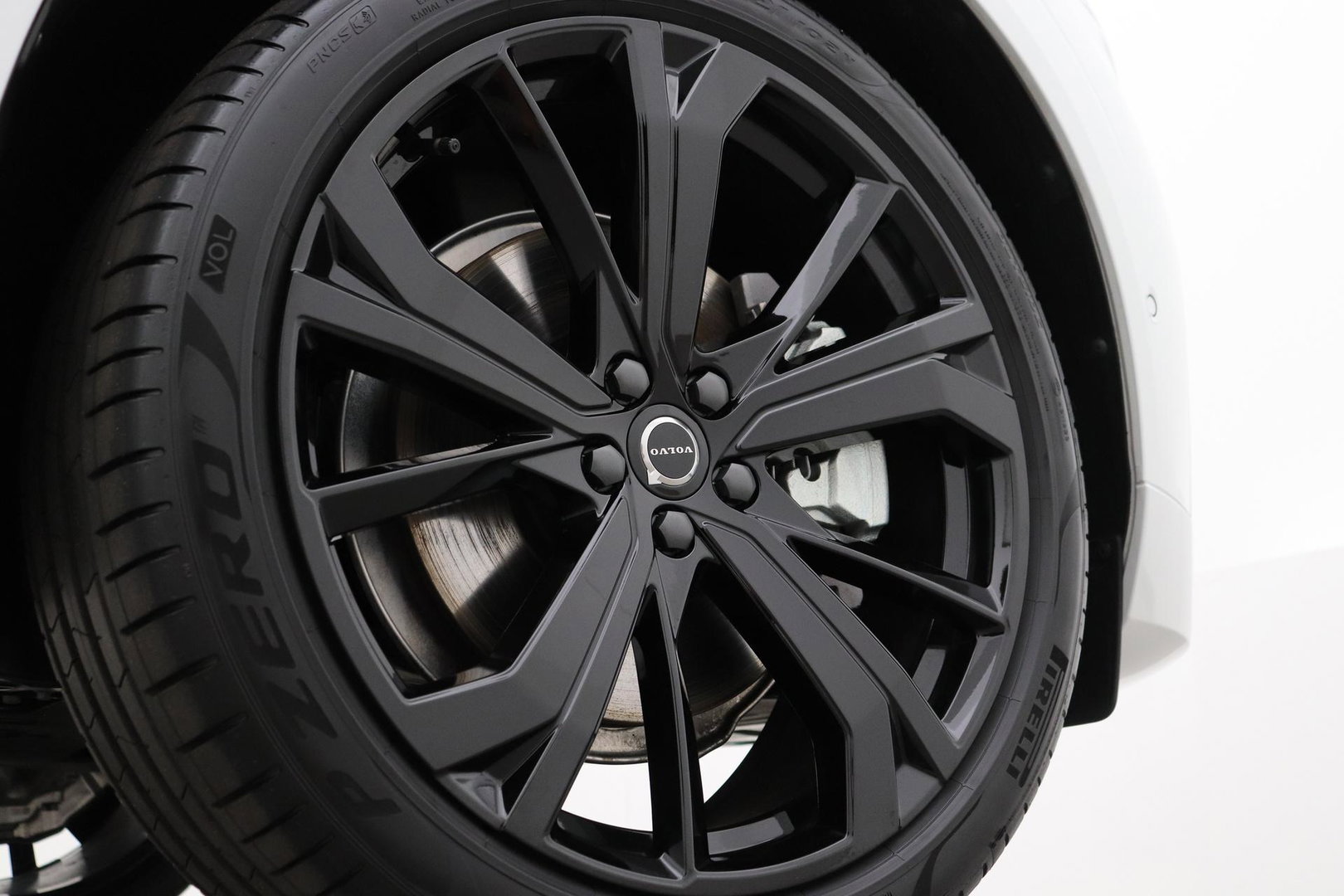 Volvo XC60 T6 Plus Black Edition | Harman/Kardon | Pilot Assist | Panoramadak | 360° Camera | Head-Up | Stoel+Stuurverwarming | 21 Inch