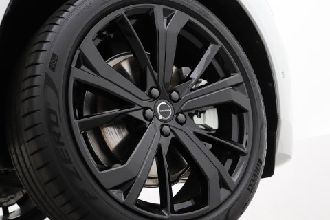 Volvo XC60 T6 Plus Black Edition | Harman/Kardon | Pilot Assist | Panoramadak | 360° Camera | Head-Up | Stoel+Stuurverwarming | 21 Inch