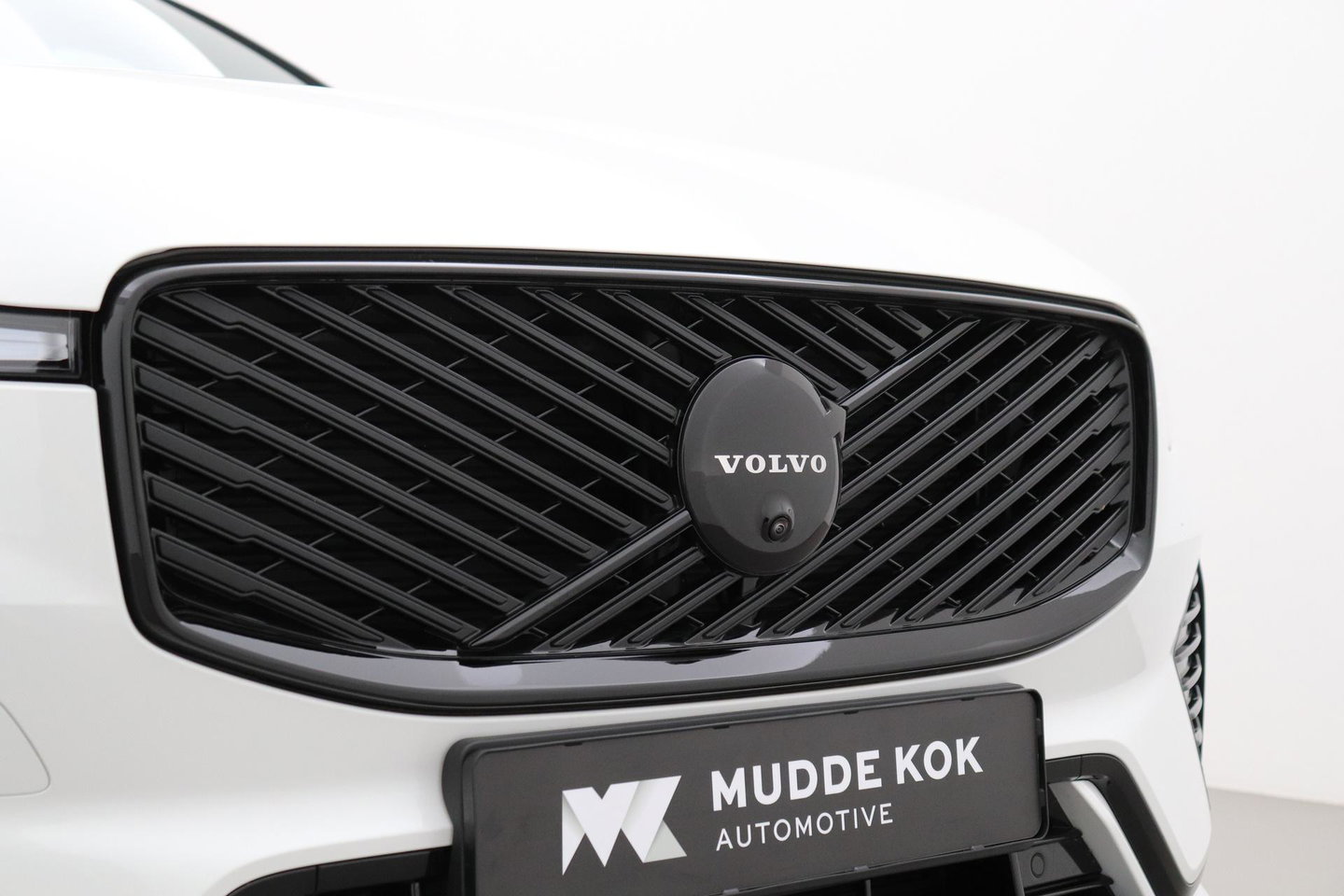 Volvo XC60 T6 Plus Black Edition | Harman/Kardon | Pilot Assist | Panoramadak | 360° Camera | Head-Up | Stoel+Stuurverwarming | 21 Inch