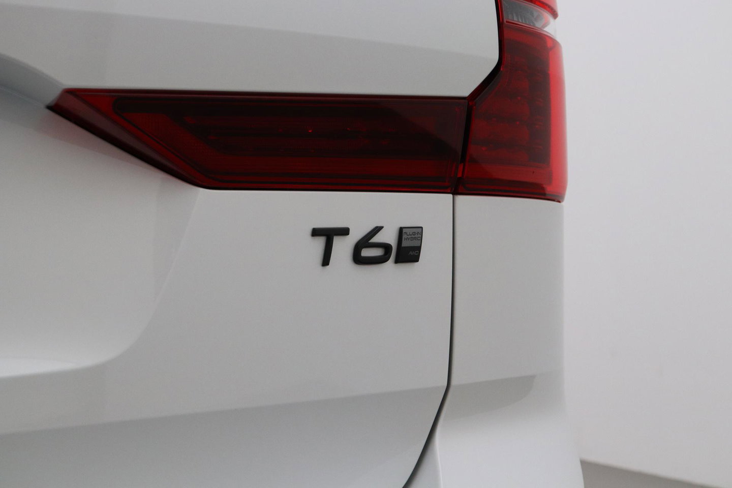 Volvo XC60 T6 Plus Black Edition | Harman/Kardon | Pilot Assist | Panoramadak | 360° Camera | Head-Up | Stoel+Stuurverwarming | 21 Inch