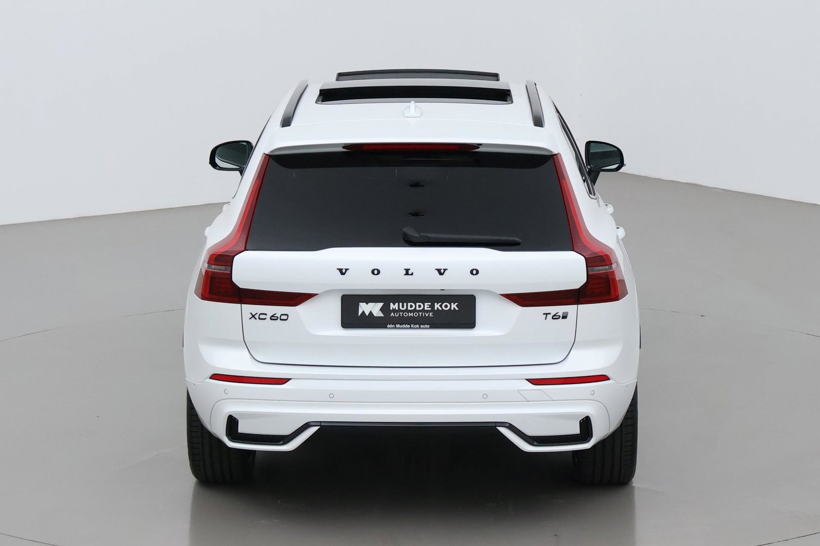 Volvo XC60 T6 Plus Black Edition | Harman/Kardon | Pilot Assist | Panoramadak | 360° Camera | Head-Up | Stoel+Stuurverwarming | 21 Inch