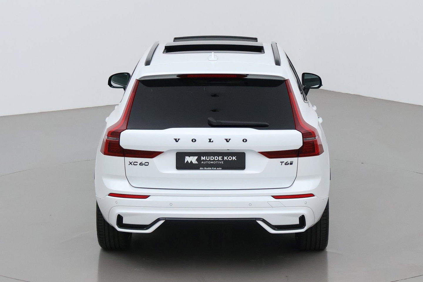 Volvo XC60 T6 Plus Black Edition | Harman/Kardon | Pilot Assist | Panoramadak | 360° Camera | Head-Up | Stoel+Stuurverwarming | 21 Inch