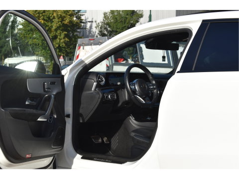 Mercedes-Benz A-Klasse 250 e Business Solution AMG Limited 218 pk | Zéér vol | 360 gr.camera | Massagestoelen | Pano | Elekt.stoelen memory | Burmester | Sfeerverlichting | Full LED