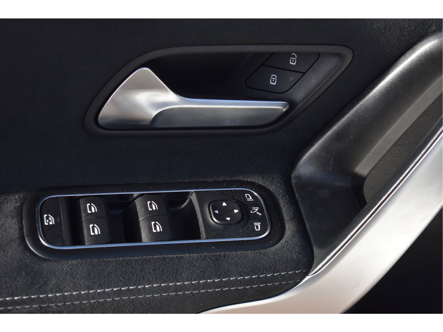 Mercedes-Benz A-Klasse 250 e Business Solution AMG Limited 218 pk | Zéér vol | 360 gr.camera | Massagestoelen | Pano | Elekt.stoelen memory | Burmester | Sfeerverlichting | Full LED