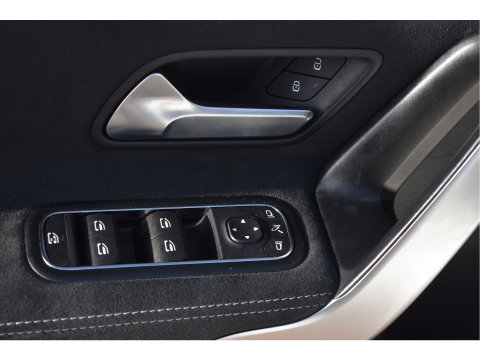 Mercedes-Benz A-Klasse 250 e Business Solution AMG Limited 218 pk | Zéér vol | 360 gr.camera | Massagestoelen | Pano | Elekt.stoelen memory | Burmester | Sfeerverlichting | Full LED
