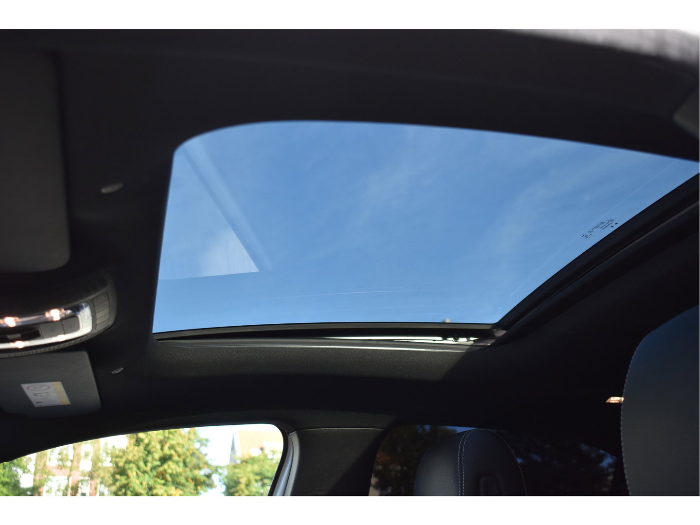 Mercedes-Benz A-Klasse 250 e Business Solution AMG Limited 218 pk | Zéér vol | 360 gr.camera | Massagestoelen | Pano | Elekt.stoelen memory | Burmester | Sfeerverlichting | Full LED
