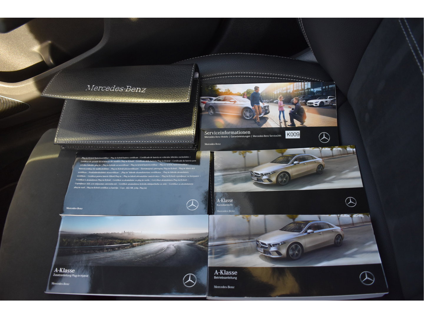 Mercedes-Benz A-Klasse 250 e Business Solution AMG Limited 218 pk | Zéér vol | 360 gr.camera | Massagestoelen | Pano | Elekt.stoelen memory | Burmester | Sfeerverlichting | Full LED