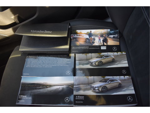Mercedes-Benz A-Klasse 250 e Business Solution AMG Limited 218 pk | Zéér vol | 360 gr.camera | Massagestoelen | Pano | Elekt.stoelen memory | Burmester | Sfeerverlichting | Full LED