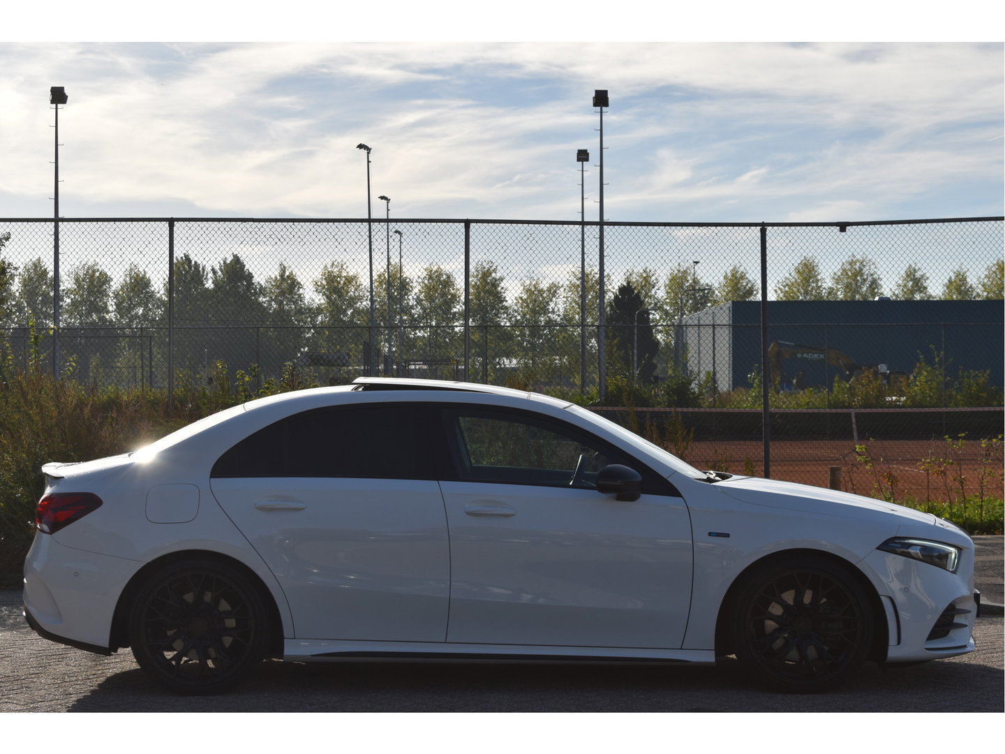 Mercedes-Benz A-Klasse 250 e Business Solution AMG Limited 218 pk | Zéér vol | 360 gr.camera | Massagestoelen | Pano | Elekt.stoelen memory | Burmester | Sfeerverlichting | Full LED