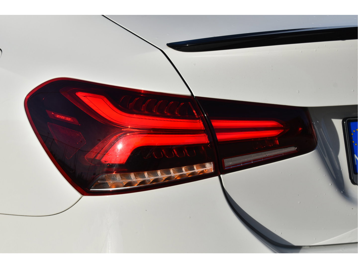 Mercedes-Benz A-Klasse 250 e Business Solution AMG Limited 218 pk | Zéér vol | 360 gr.camera | Massagestoelen | Pano | Elekt.stoelen memory | Burmester | Sfeerverlichting | Full LED