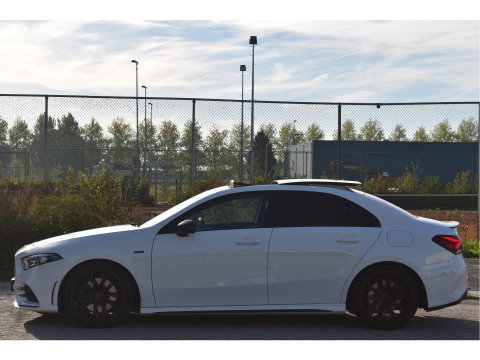 Mercedes-Benz A-Klasse 250 e Business Solution AMG Limited 218 pk | Zéér vol | 360 gr.camera | Massagestoelen | Pano | Elekt.stoelen memory | Burmester | Sfeerverlichting | Full LED
