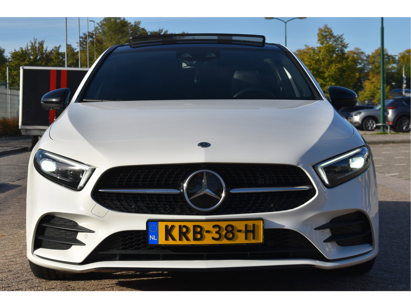 Mercedes-Benz A-Klasse 250 e Business Solution AMG Limited 218 pk | Zéér vol | 360 gr.camera | Massagestoelen | Pano | Elekt.stoelen memory | Burmester | Sfeerverlichting | Full LED