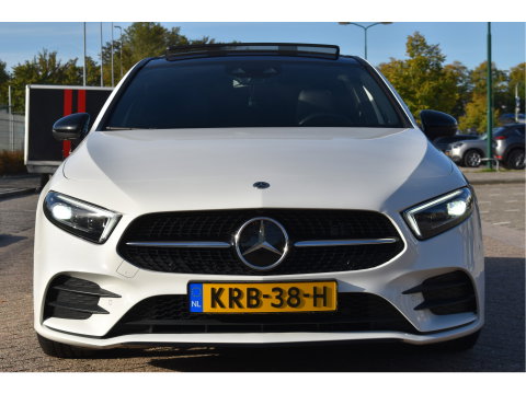 Mercedes-Benz A-Klasse 250 e Business Solution AMG Limited 218 pk | Zéér vol | 360 gr.camera | Massagestoelen | Pano | Elekt.stoelen memory | Burmester | Sfeerverlichting | Full LED