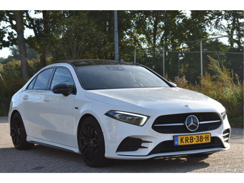 Mercedes-Benz A-Klasse 250 e Business Solution AMG Limited 218 pk | Zéér vol | 360 gr.camera | Massagestoelen | Pano | Elekt.stoelen memory | Burmester | Sfeerverlichting | Full LED