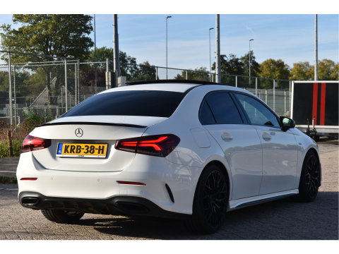 Mercedes-Benz A-Klasse 250 e Business Solution AMG Limited 218 pk | Zéér vol | 360 gr.camera | Massagestoelen | Pano | Elekt.stoelen memory | Burmester | Sfeerverlichting | Full LED