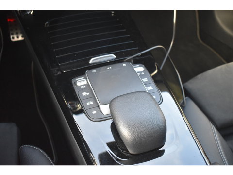 Mercedes-Benz A-Klasse 250 e Business Solution AMG Limited 218 pk | Zéér vol | 360 gr.camera | Massagestoelen | Pano | Elekt.stoelen memory | Burmester | Sfeerverlichting | Full LED