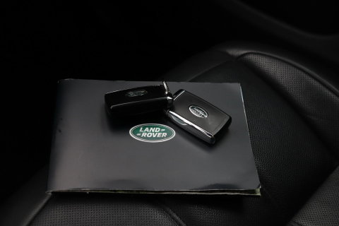 Land Rover Range Rover Evoque 1.5 P300e AWD R-Dynamic SE | Panoramadak | Trekhaak | Stuurverwarming | Meridian