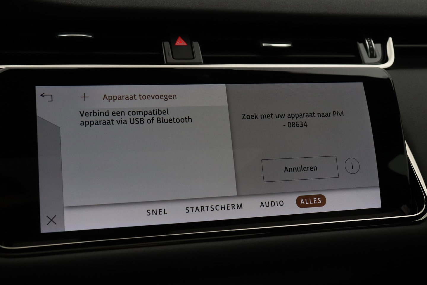 Land Rover Range Rover Evoque 1.5 P300e AWD R-Dynamic SE | Panoramadak | Trekhaak | Stuurverwarming | Meridian