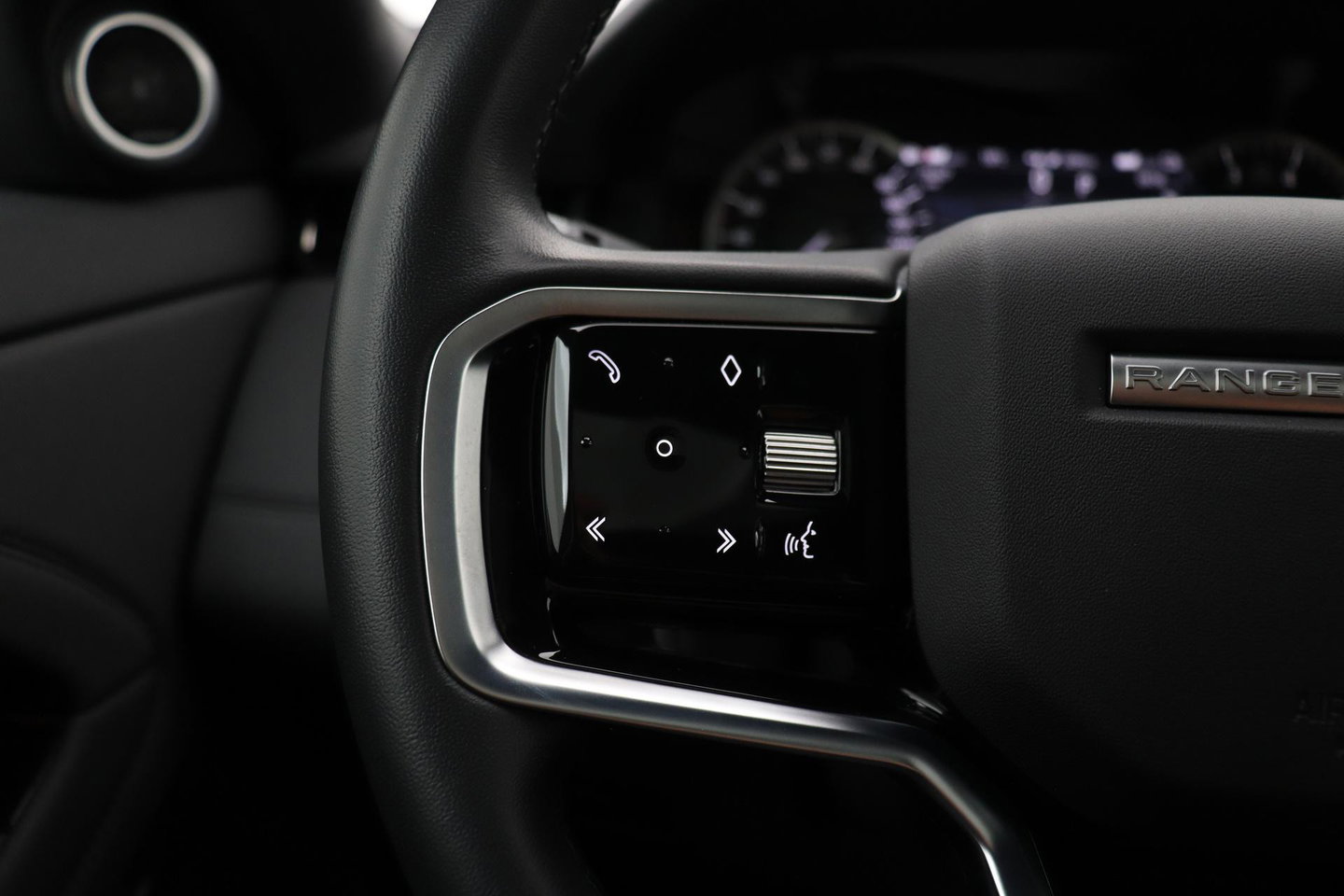 Land Rover Range Rover Evoque 1.5 P300e AWD R-Dynamic SE | Panoramadak | Trekhaak | Stuurverwarming | Meridian